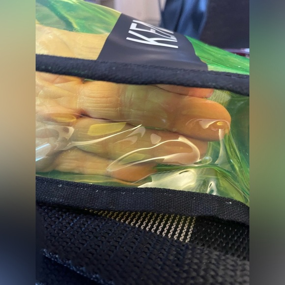 NEW🌈 Kendall &  Kylie Kardashian
Travel-Make up bag🌹 - Picture 7 of 8